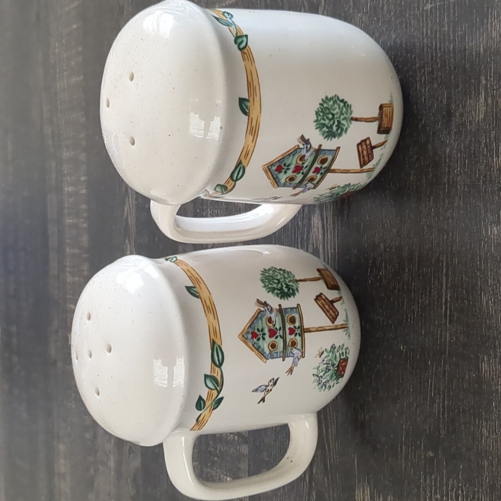 Thomson Pottery Cottagecore Birdhouse Design Salt & Pepper Shakers